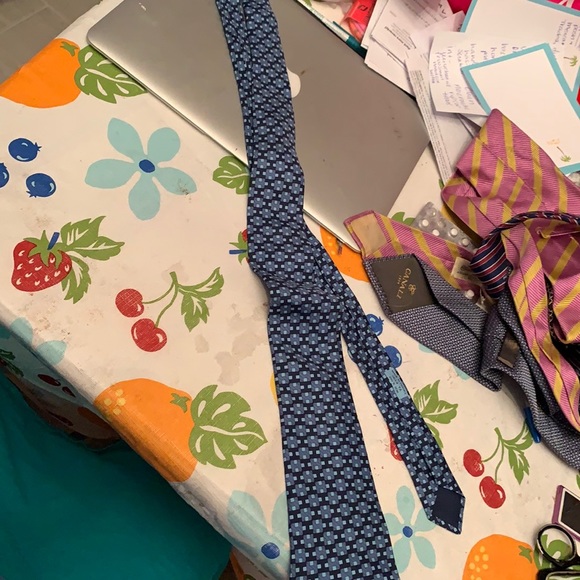 A vintage Hermès silk tie - Picture 1 of 4